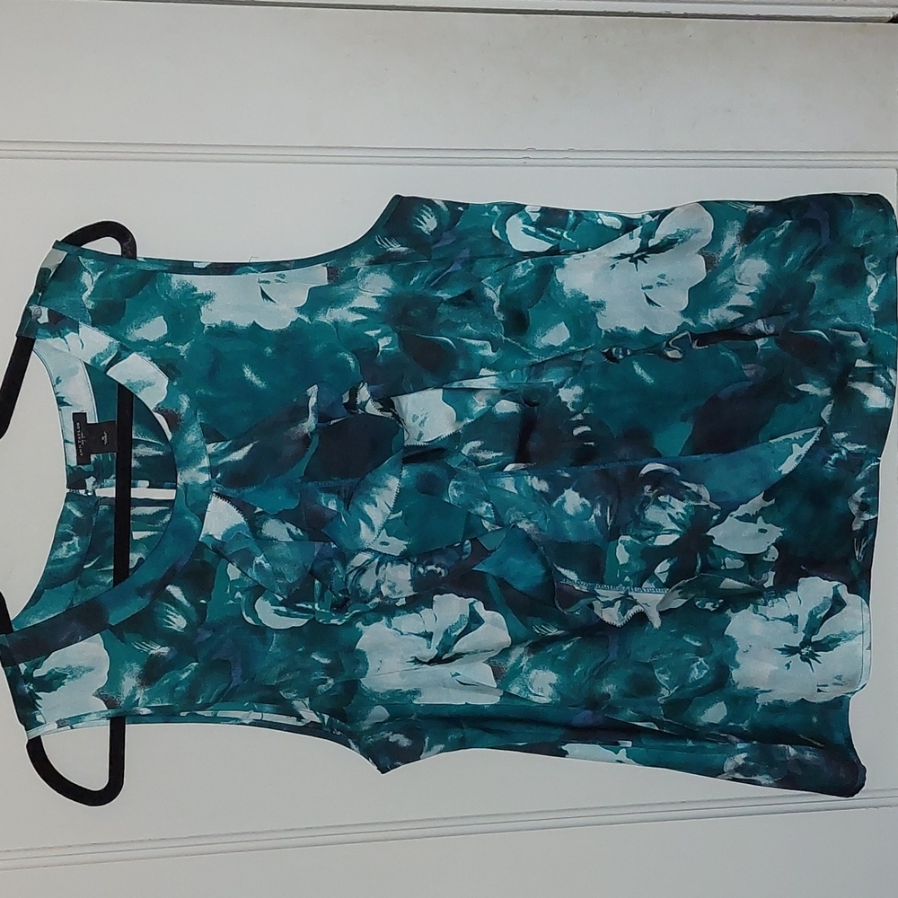 Ann Taylor Sleeveless Blouse w/ ruffled front and floral print size 16